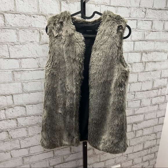 Aritzia Talula XXS Faux Fur brown winter vest - Picture 2 of 6